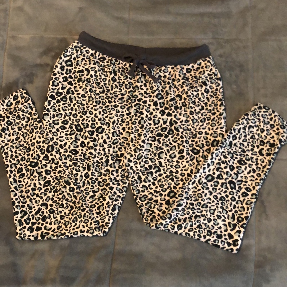 Nordstrom’s Room Service Pajama Set size Medium - Picture 3 of 3